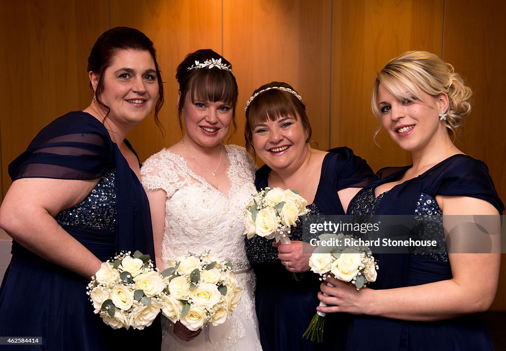 Shropshire Couple Tie The Knot At Telford Shopping Centre