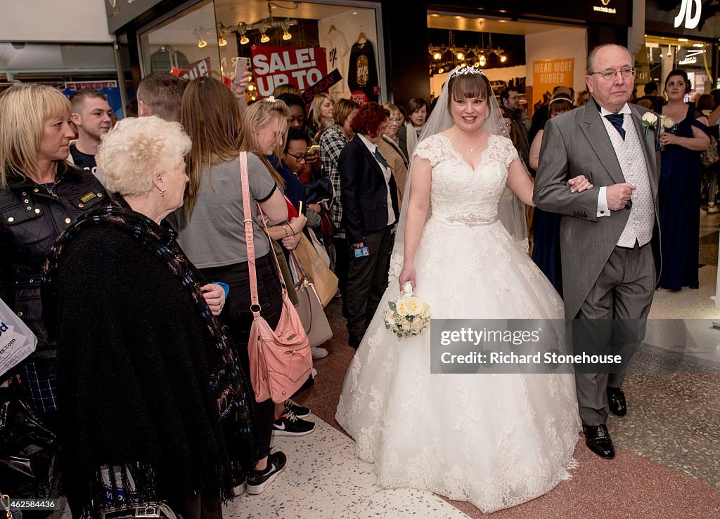 Shropshire Couple Tie The Knot At Telford Shopping Centre
