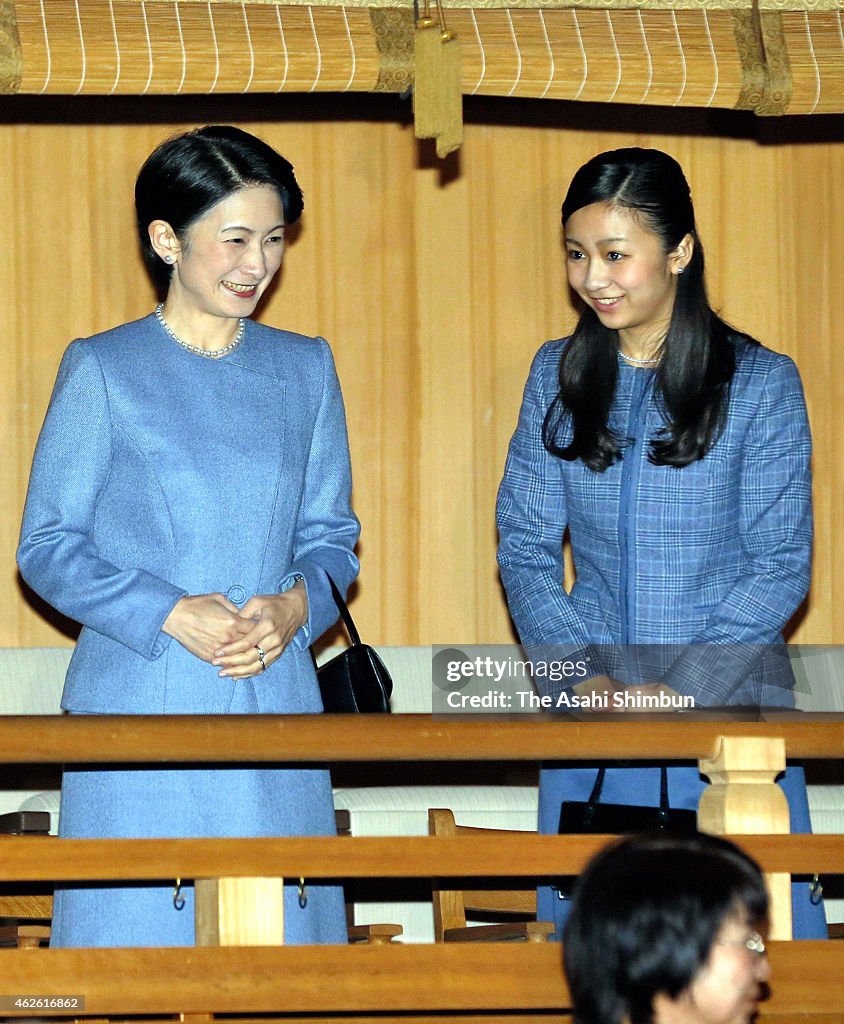 Princesses Kiko And Kako of Akishino Enjoy Sign Language Kyogen