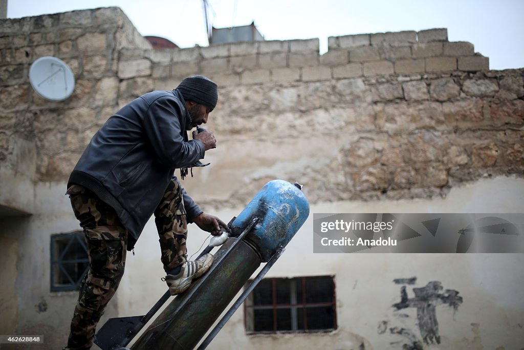 Free Syrian Army gaining ground in Aleppo against Assad regime forces