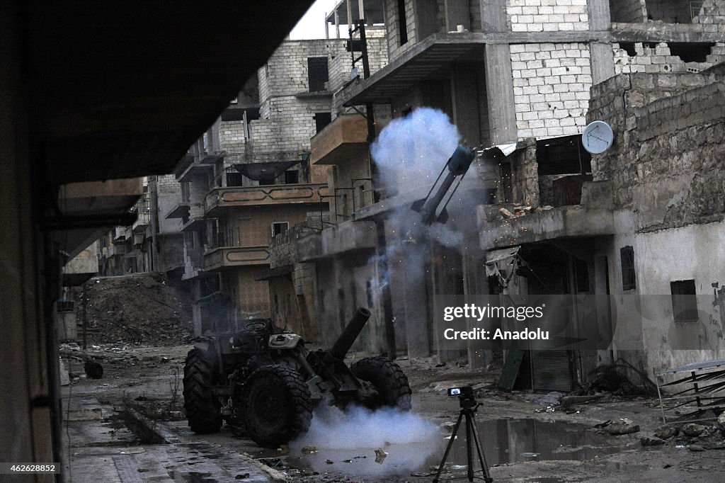 Free Syrian Army gaining ground in Aleppo against Assad regime forces