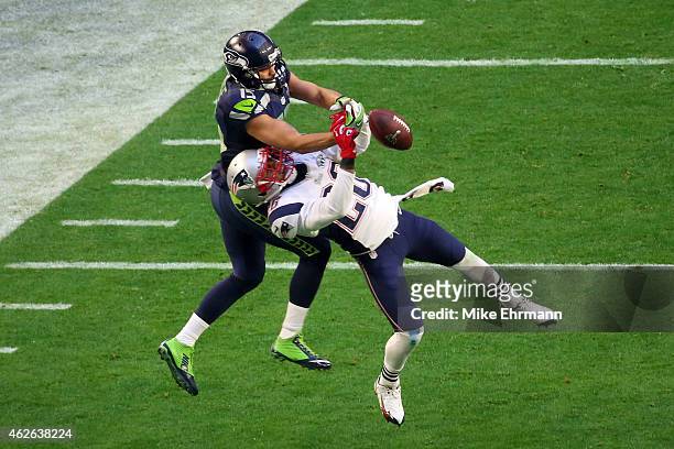 Logan Ryan of the New England Patriots defends a pass intended for Jermaine Kearse of the Seattle Seahawks in the second quarter during Super Bowl...