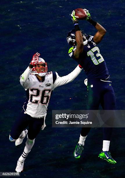 Chris Matthews of the Seattle Seahawks catches an 11 yard touchdown late in the second quarter against Logan Ryan of the New England Patriots during...