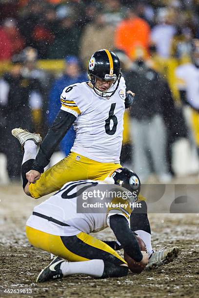 Shaun Suisham of the Pittsburgh Steelers kicks a extra point against the Green Bay Packers at Lambeau Field on December 22, 2013 in Green Bay,...