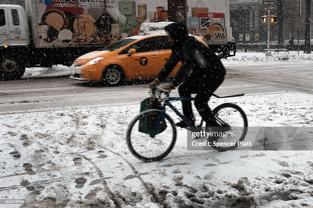 New Yorkers Brave Messy Winter Storm Commute