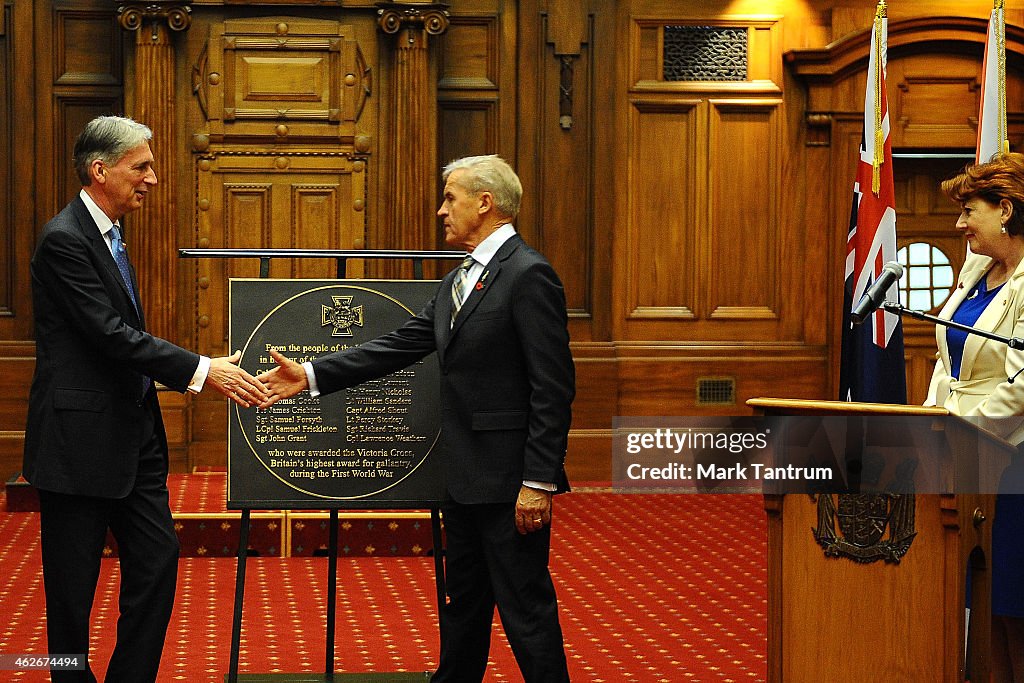 UK Foreign Minister Presents Plaque To NZ Parliament