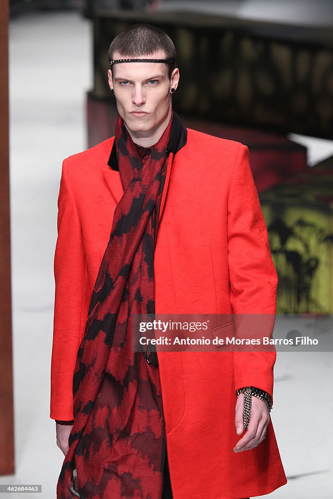 Roberto Cavalli - Runway - Milan Fashion Week Menswear Autumn/Winter 2014