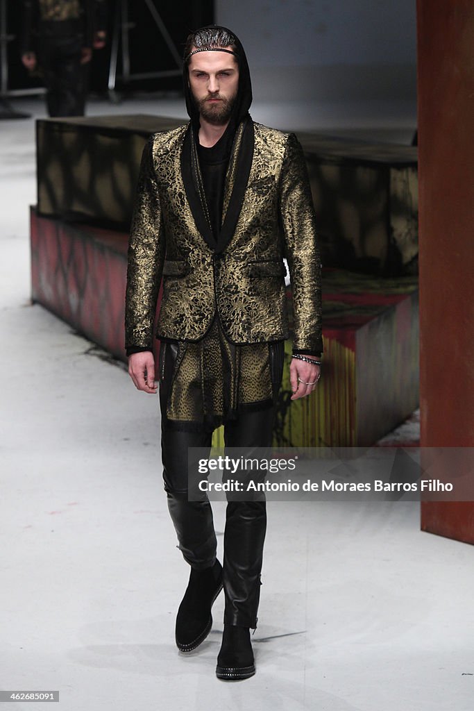 Roberto Cavalli - Runway - Milan Fashion Week Menswear Autumn/Winter 2014