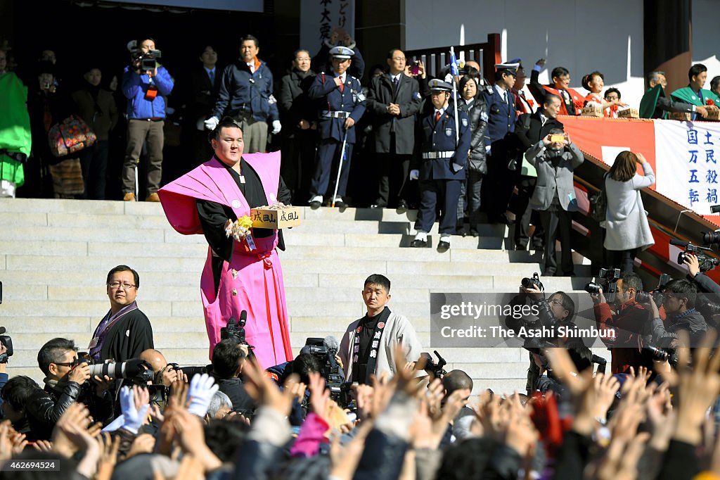 Bean Scattering Ceremonies Held Across Japan To Mark End of Winter