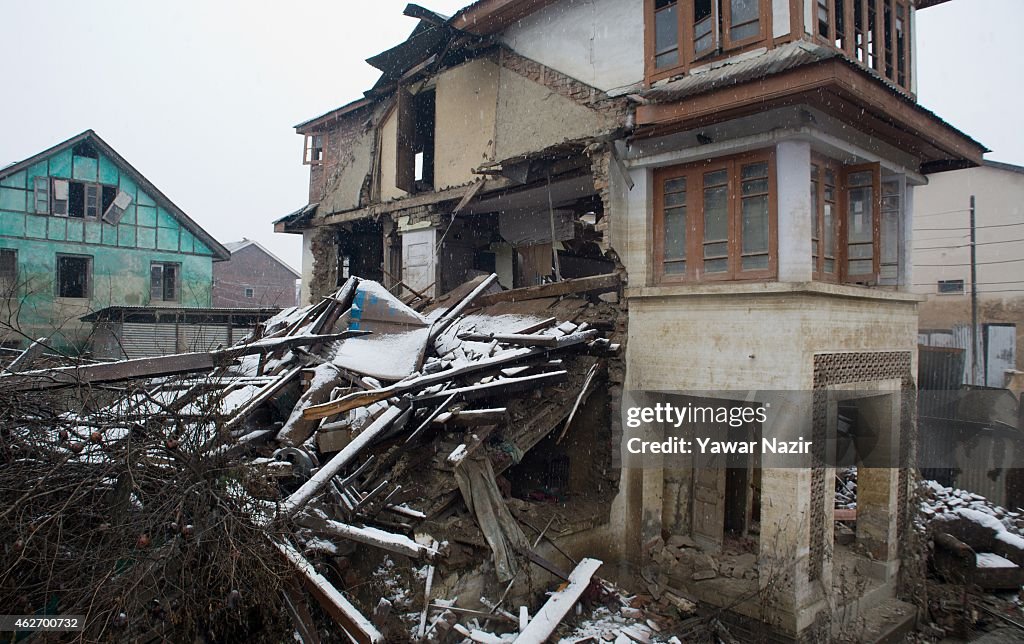 Snow Fall Hinders Flood Victims Of Kashmir