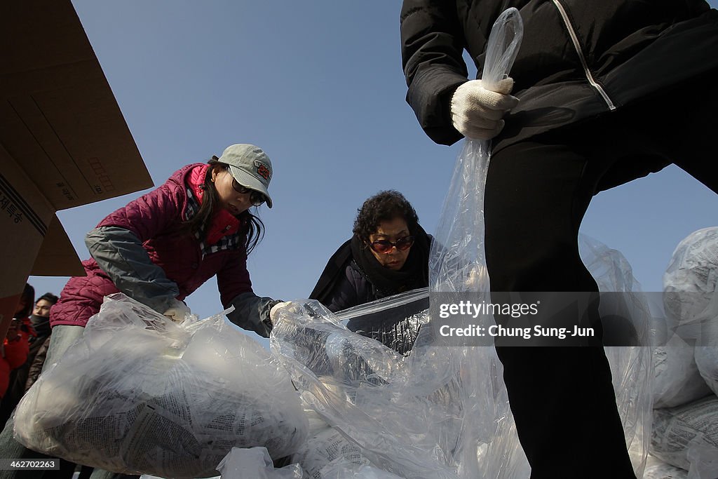 North Korean Defectors Release Propaganda Balloons In Protest