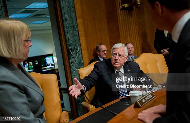 Senator Michael "Mike" Enzi, a Republican from Wyoming and chairman of the Senate Budget Committee, center, talks to Senator Patty Murray, a Democrat...