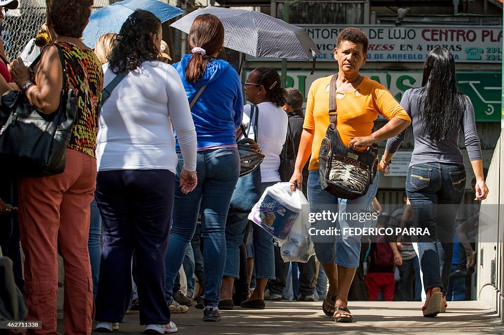 VENEZUELA-ECONOMY-FAMILY-BASKET