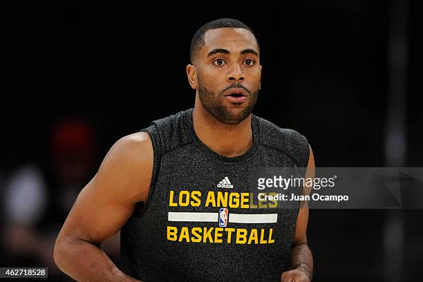 Wayne Ellington of the Los Angeles Lakers warms up before a game against the Cleveland Cavaliers at STAPLES Center on January 15, 2015 in Los...