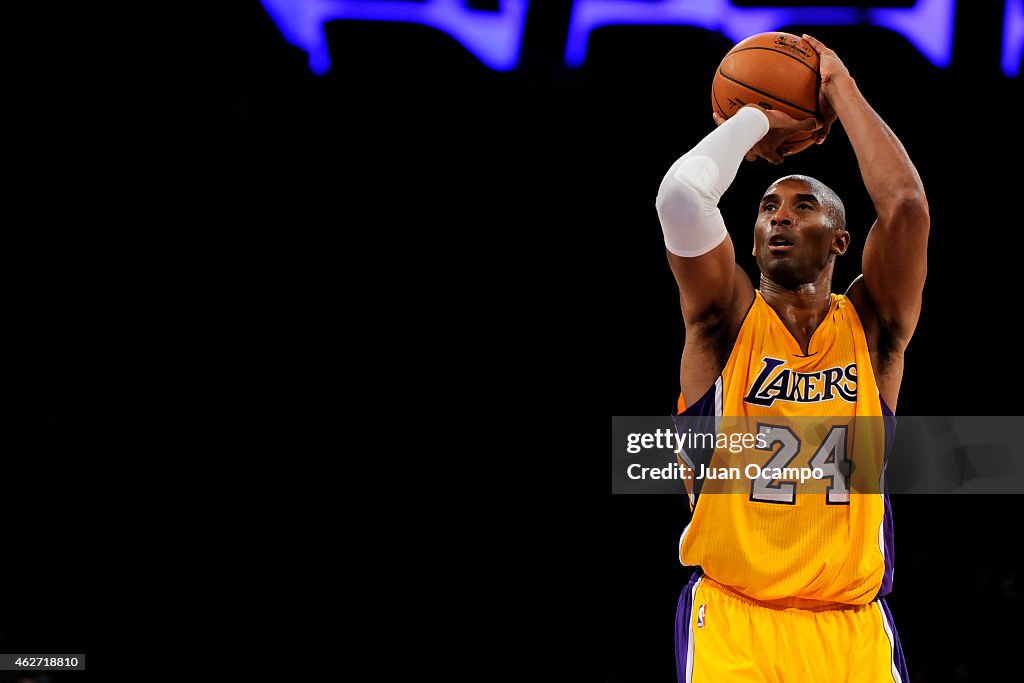 Cleveland Cavaliers v Los Angeles Lakers