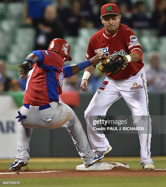 Puerto Rican National baseball team player beats the throw to Mexican National third baseman Oscar Robles in the second inning of the San Juan Serie...