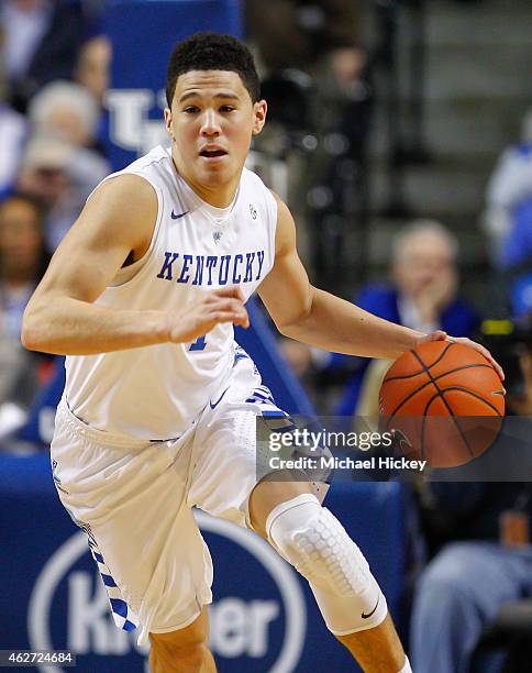 Devin Booker of the Kentucky Wildcats brings the ball up court during the game against the Alabama Crimson Tide at Rupp Arena on January 31, 2015 in...