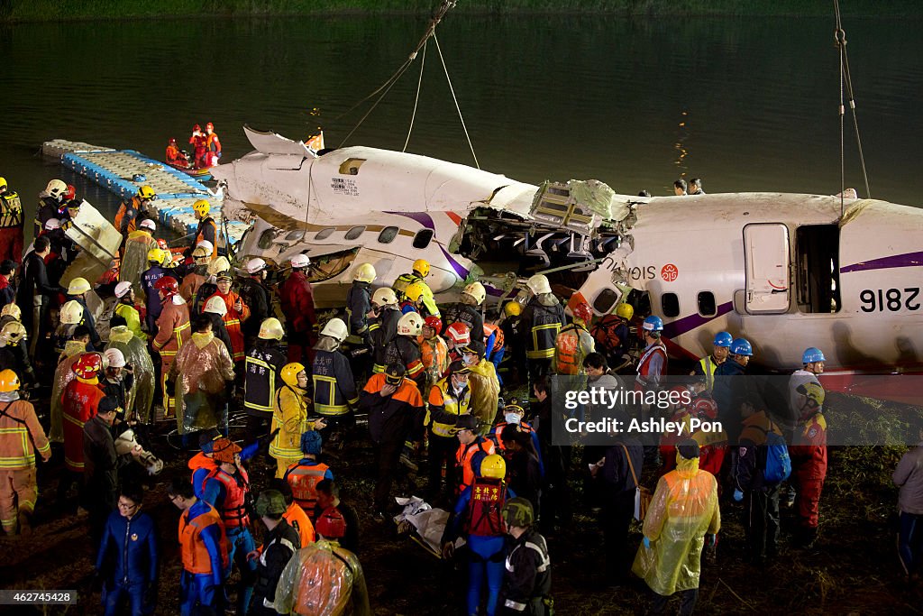 TransAsia Airways Plane Crashes In Taipei