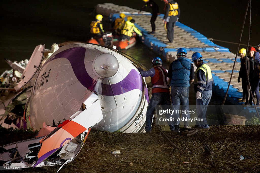 TransAsia Airways Plane Crashes In Taipei