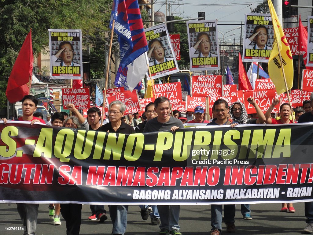 Protesters begin to approach Ayala Bridge as they march to...