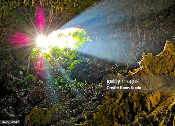 raio de sol gruta do lago azul - gruta stock pictures, royalty-free photos & images