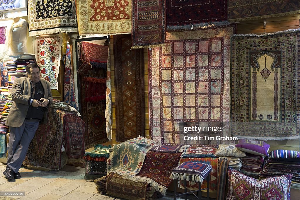 Turkish Rug Merchant Salesman at Turkish carpet rug shop in The Grand Bazaar, Kapalicarsi ...