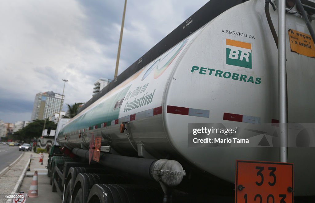 Petrobas Senior Management Resigns Amid Corruption Scandal