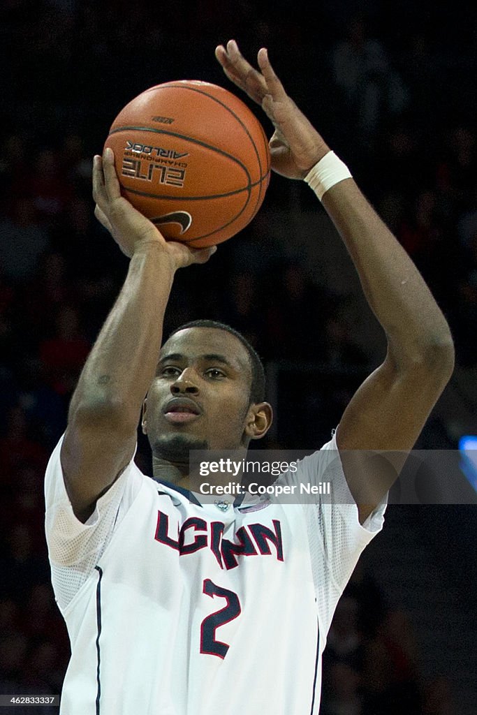 Connecticut v SMU