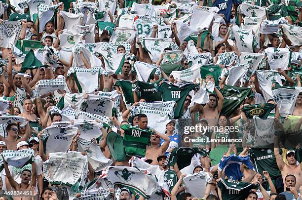 Torcedores na arquibancada durante partida de futebol no Estádio do Pacaembu em São Paulo | Fans in the bleachers during football match at the...