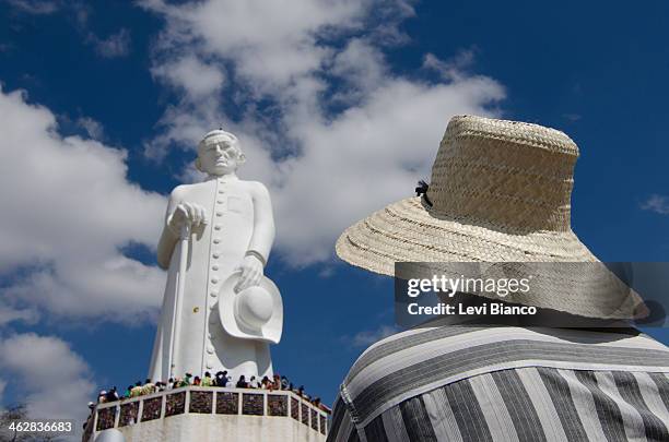 Romeiros e devotos visitam a Estátua de Padre Cícero durante romaria de finados em Juazeiro do Norte. | Pilgrims and devotees visit the statue of...