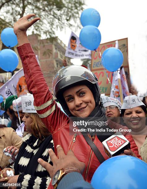 Suppoter Gul Panag during rally at Geeta Colony in Krishna Nagar in New Delhi.