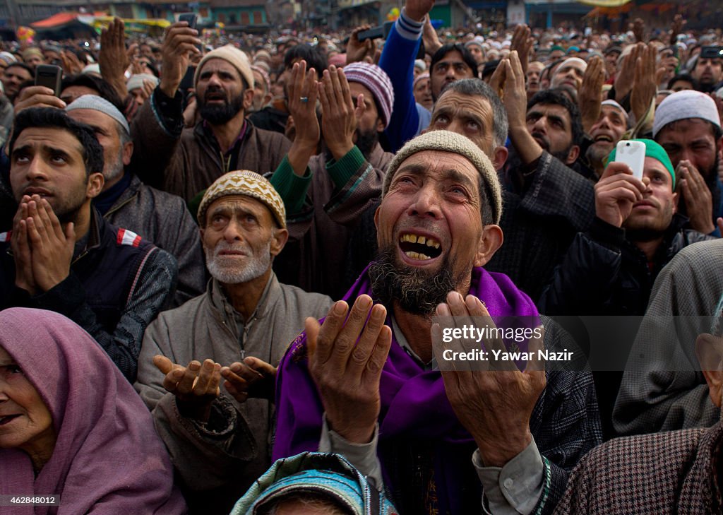 Muslim Devotees Flock to Sufi Saint Shrine On The Friday Following Annual Urs in Kashmir