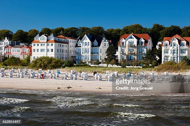 guesthouses and beach - usedom photos et images de collection