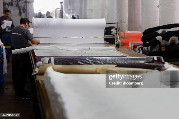 Unroll 19 Fabric Unroll Stock Photos, High-Res Pictures, and Images - Getty Images