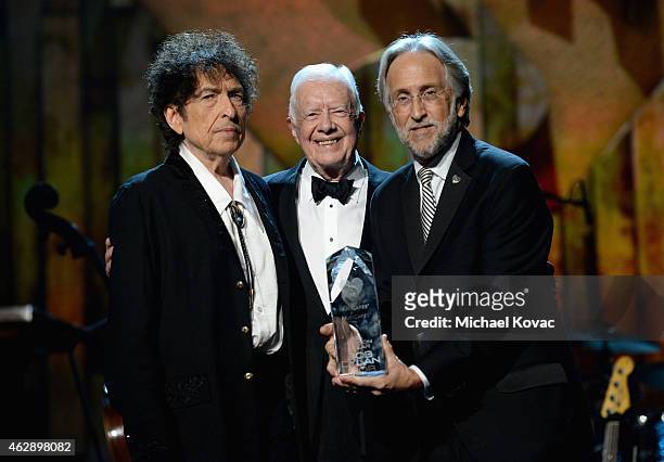 Honoree Bob Dylan, former President Jimmy Carter and president of the National Academy of Recording Arts and Sciences Neil Portnow pose with award...