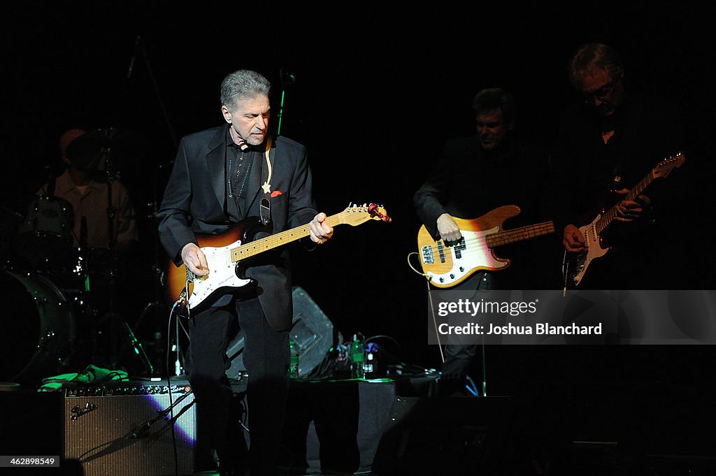 Johnny Rivers Last Performance Johnny Rivers performs at