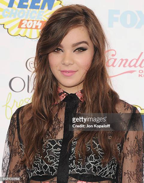 Actress Hailee Steinfeld arrives at the 2014 Teen Choice Awards at The Shrine Auditorium on August 10, 2014 in Los Angeles, California.
