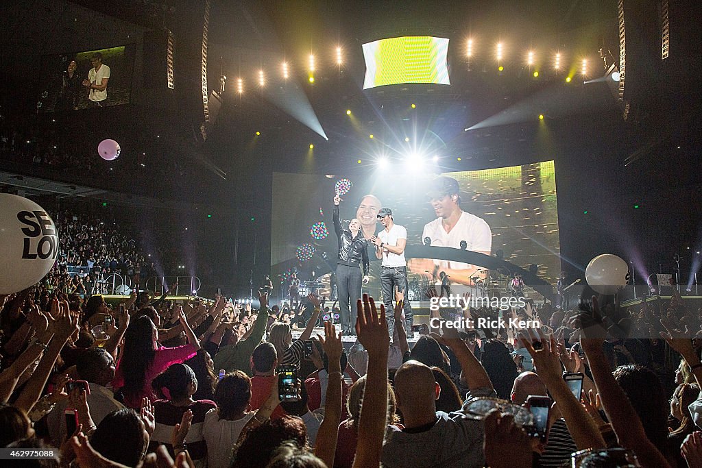 Enrique Iglesias And Pitbull In Concert