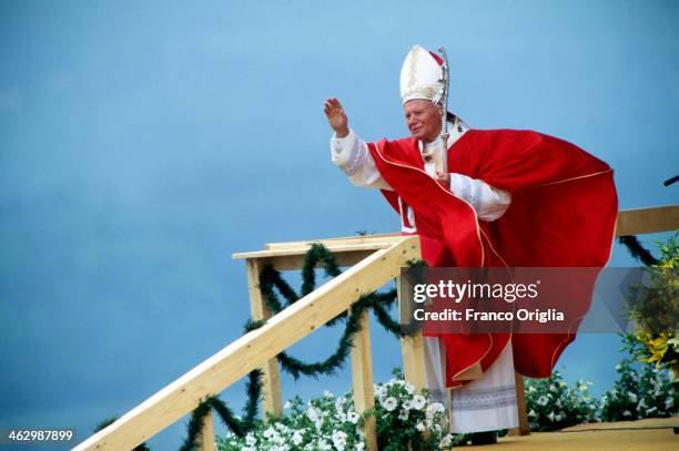 Pope John Paul II celebrates a mass in front of 200 000 faithful during his official visit to Poland on May 22, 1995 in Skoczow, Poland.