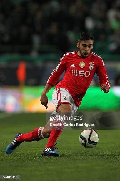 Benfica's forward Eduardo Salvio during the Primeira Liga match between Sporting CP and SL Benfica at Estadio Jose Alvalade on February 08, 2015 in...