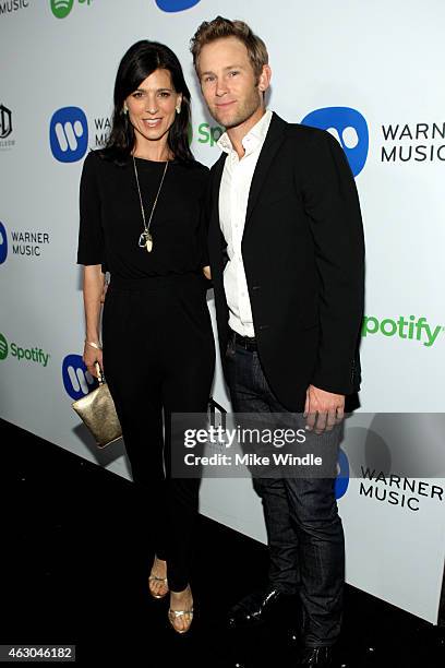 Actress Perrey Reeves and Aaron Fox attend the Warner Music Group annual Grammy celebration at Chateau Marmont on February 8, 2015 in Los Angeles,...