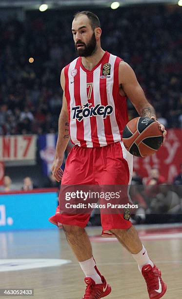 Vassilis Spanoulis, #7 of Olympiacos Piraeus in action during the 2013-2014 Turkish Airlines Euroleague Top 16 Date 3 game between Olympiacos Piraeus...