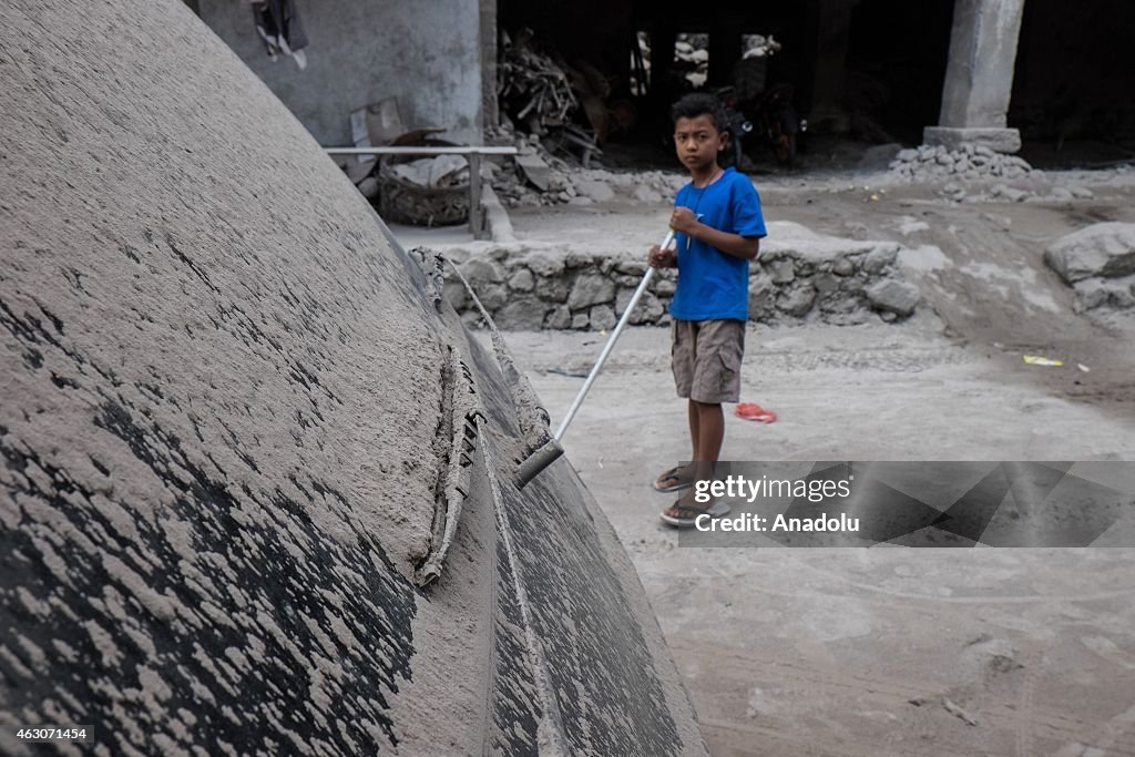 Mount Sinabung eruption affects daily life in Karo