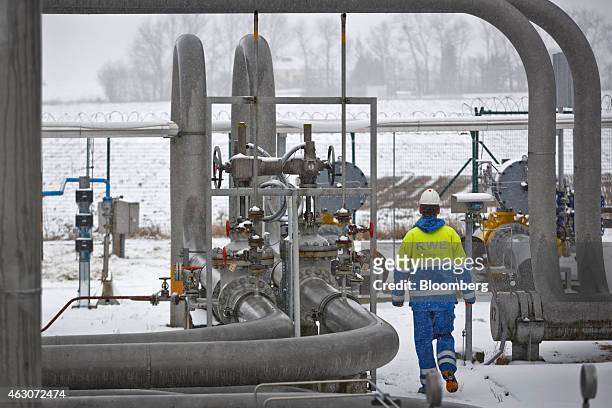 An employee passes pipework above ground at the underground gas storage facility operated by RWE AG in Dolni Dunajovice, Czech Republic, on Monday,...