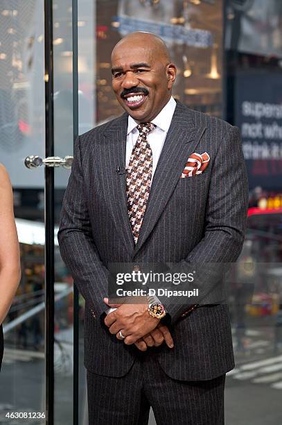 Steve Harvey visits "Extra" at their New York studios at H&M in Times Square on February 9, 2015 in New York City.
