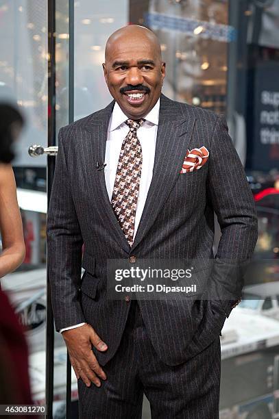 Steve Harvey visits "Extra" at their New York studios at H&M in Times Square on February 9, 2015 in New York City.