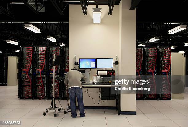 Server Bench 98 Ibm Servers Stock Photos, High-Res Pictures, and Images - Getty Images