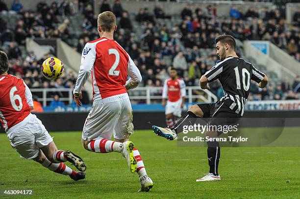 Adam Armstrong of Newcastle strikes the ball past Arsenal players Renny Smith and George Dobson during the U21 Barclays Premier League match between...