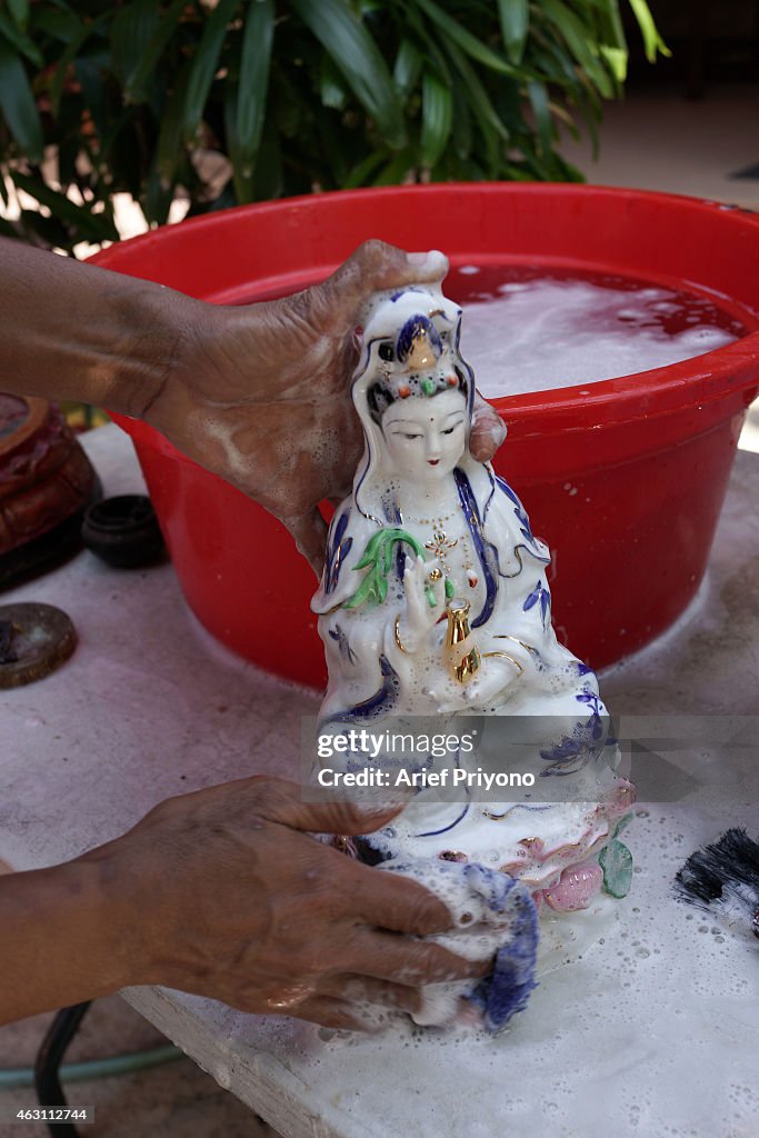 Chinese people washing the statues of the Gods in Dharmayana...