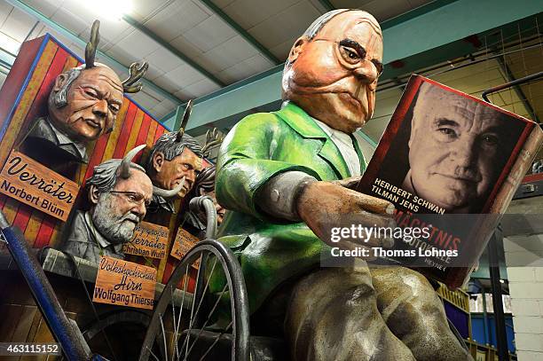 Carnival parade float satirizing the former German Chancellor of the Confederation Helmut Kohl under the motto 'Jaeger aus Kurpfalz' at the on...